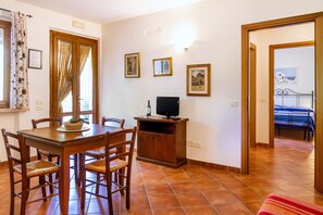 Dining - Agriturismo 'Bilo Hedera' with Pool, Wi-Fi & Garden (Marina di Grosseto)