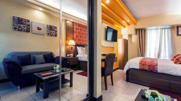 1 bedroom, desk, WiFi, bed sheets