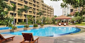 Pool - Couple's Getaway|Netflix|Fast net|Parking nr MAKTI (Mandaluyong)