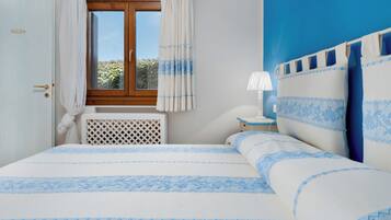 2 bedrooms, iron/ironing board, bed sheets