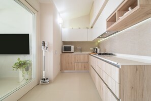 Fridge, oven, stovetop, dishwasher