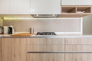 Refrigerador, horno, placa de cocina, lavavajillas