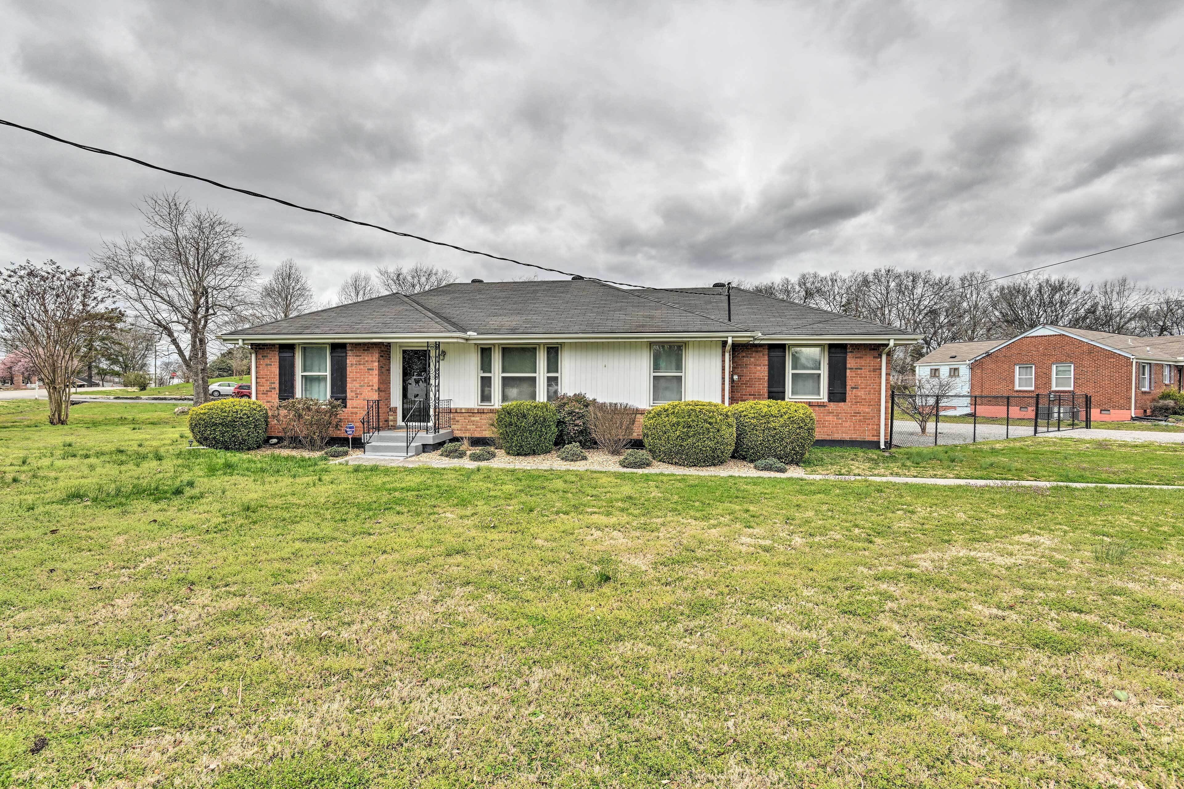 Nashville Home: Music Room, 7 Mi to Broadway!
