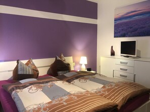 1 Schlafzimmer, Bügeleisen/Bügelbrett, Bettwäsche