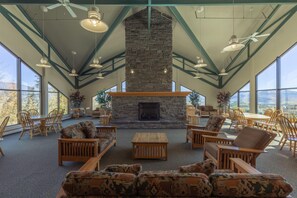 Apartment (2 Bedrooms) | Lobby