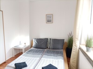 1 bedroom, desk, free WiFi, bed sheets