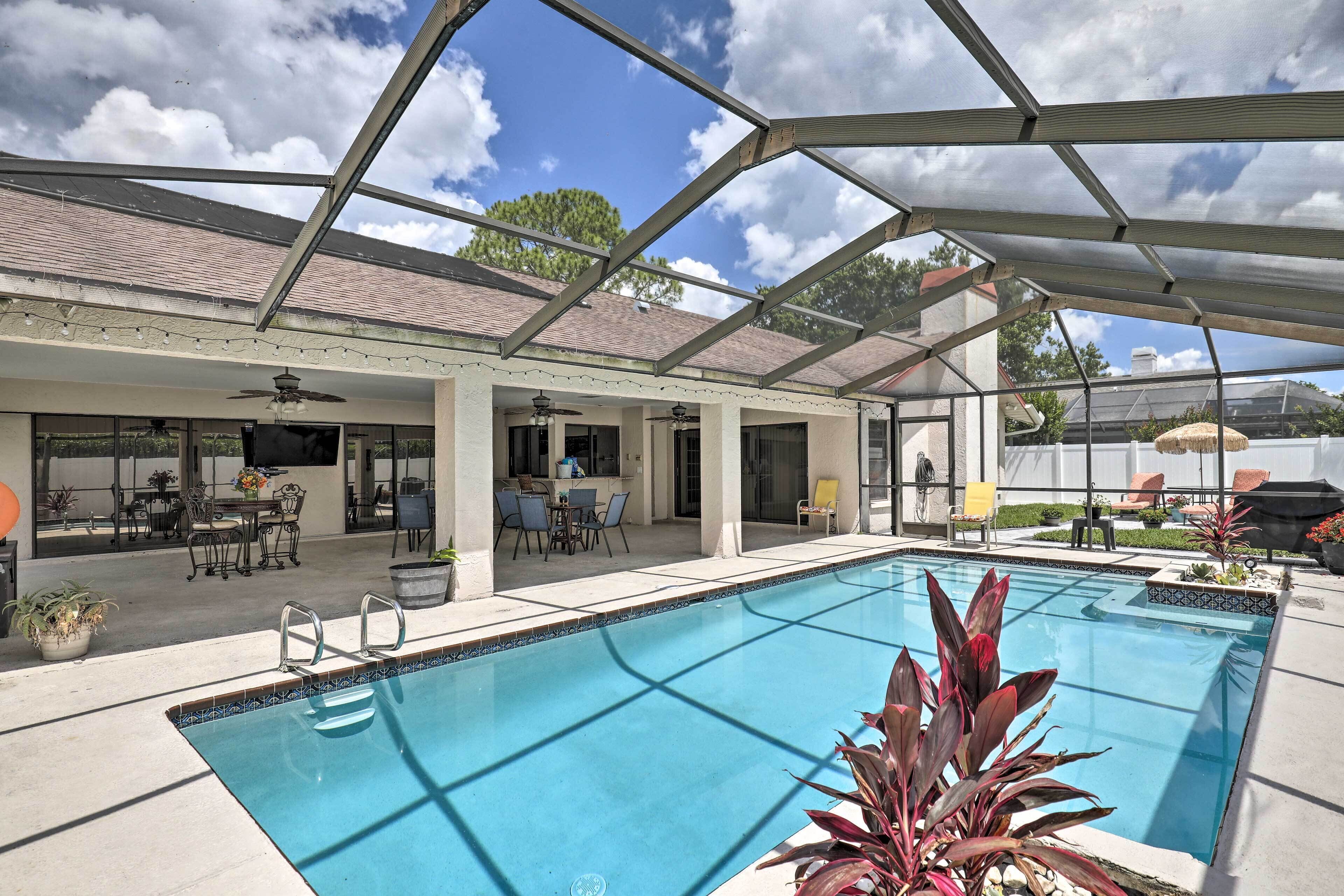 Relaxing Tampa Abode w/ Screened Lanai & Pool