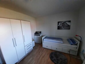 2 bedrooms, travel crib, WiFi