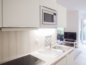 Kühlschrank, Mikrowelle, Ofen, Geschirrspüler