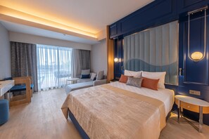 Standardzimmer, Terrasse, Meerblick | Hochwertige Bettwaren, kostenlose Minibar, Zimmersafe, kostenloses WLAN