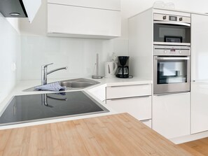 Refrigerador, microondas, horno y lavavajillas