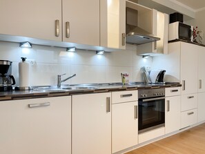 Kühlschrank, Mikrowelle, Ofen, Geschirrspüler
