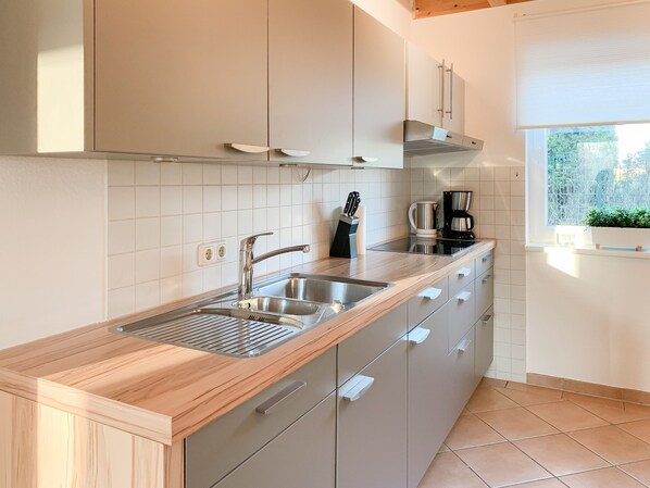 Kühlschrank, Mikrowelle, Ofen, Geschirrspüler