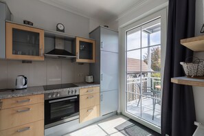 Fridge, microwave, oven, coffee/tea maker