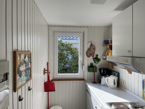 Fridge, dishwasher, coffee/tea maker, electric kettle - Leuchtfeuer, Deutschland (Cuxhaven)