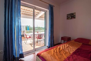 3 bedrooms, iron/ironing board, travel cot, free WiFi