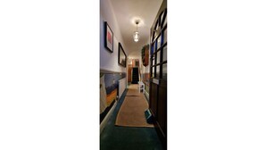 Interior - Spacious House on the main Margate Sands with a walk to the station (Newcastle-upon-Tyne)