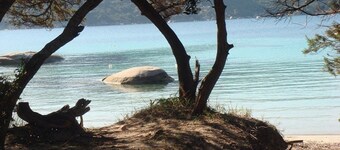 Cozy Villa with Terrace, 200m from Santa-Giulia Beach, A/C, Private Parking