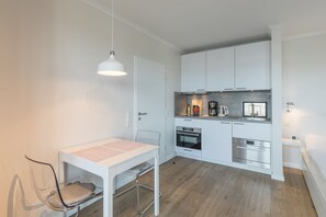 Kühlschrank, Mikrowelle, Geschirrspüler