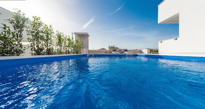 Apartments & Rooms Pool Villas Maris B