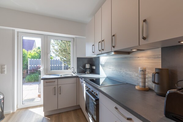 Køleskab, mikrobølgeovn, ovn, opvaskemaskine