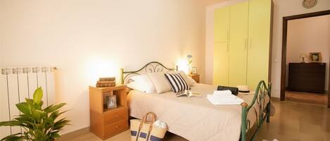 Apartment | 1 bedroom, iron/ironing board, bed sheets
