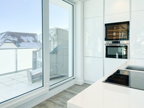 Fridge, oven, dishwasher, coffee/tea maker