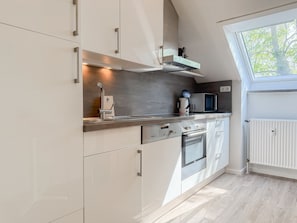 Kühlschrank, Mikrowelle, Ofen, Geschirrspüler