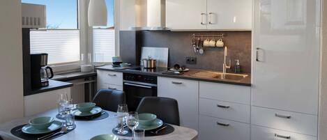 冰箱、微波炉、烤箱、洗碗机