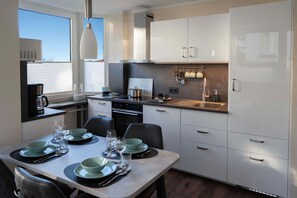 Kühlschrank, Mikrowelle, Ofen, Geschirrspüler