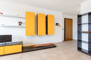 Interior - GuestHost - Lecce Colorful Apt with terrace and parking! x2 (Lecce)