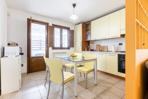 Dining - Lecce Colorful Apt with terrace and parking! x2 (Lecce)