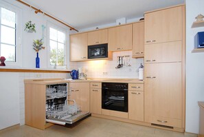 Refrigerador, microondas, horno, lavavajillas