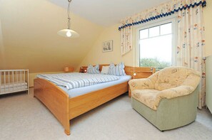 2 bedrooms, WiFi, bed sheets