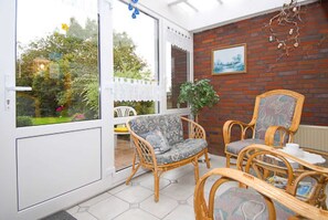 Interior - Vacation apartment Wintergarten - Holiday apartments at Ferienhof Warfthof Becker in (Werdum)