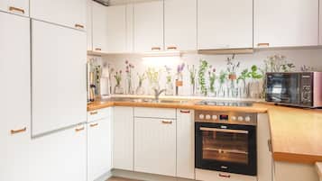 Fridge, microwave, oven, dishwasher