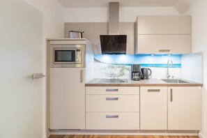KĂŒhlschrank, Mikrowelle, GeschirrspĂŒler