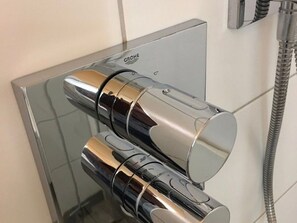 Dusche mit Handbrause