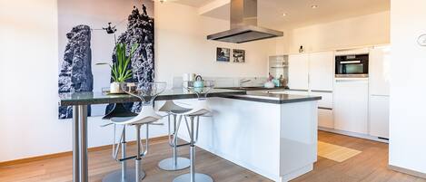 Fridge, oven, dishwasher