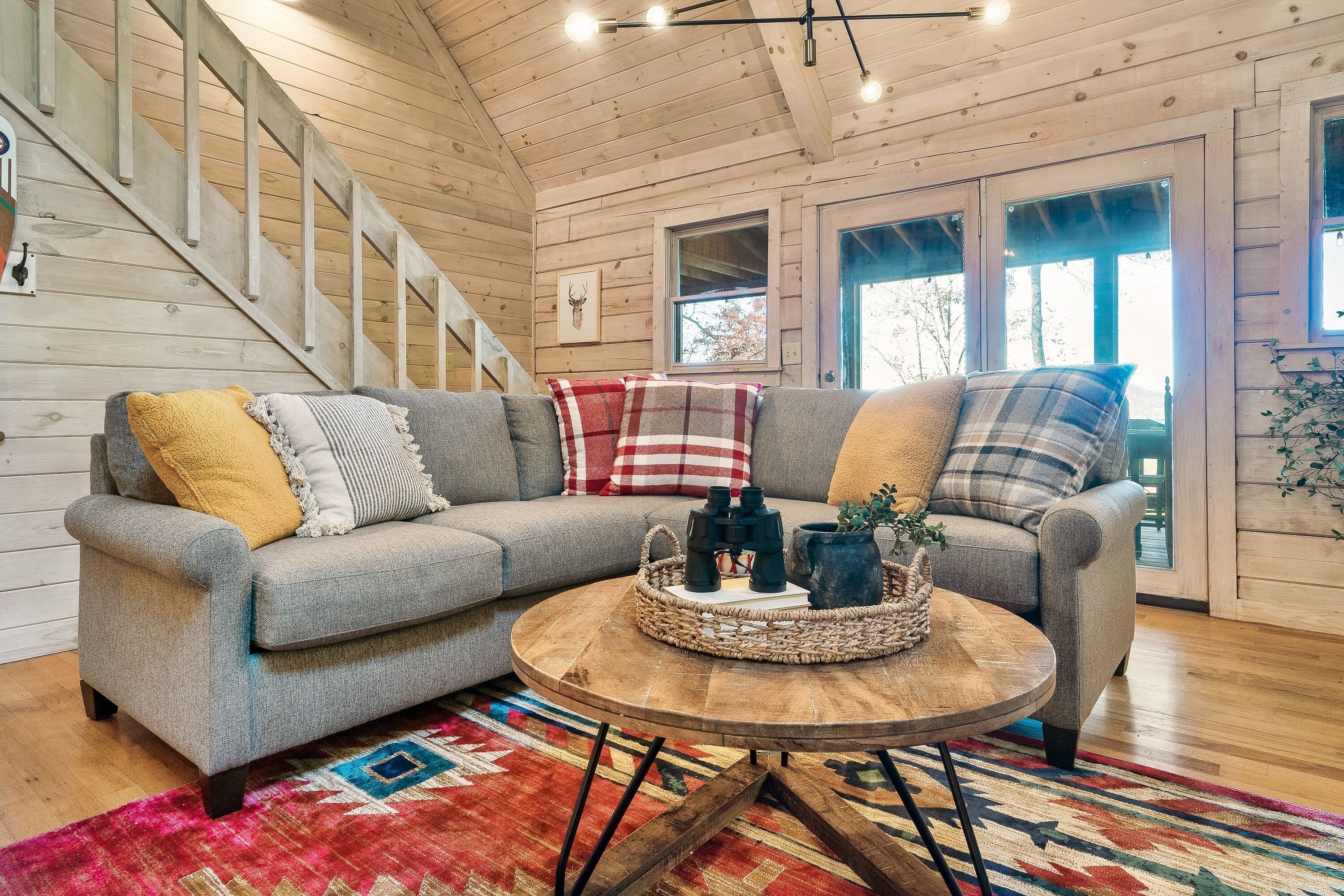 Smart TV, fireplace, books, offices