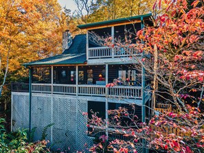 Exterior - Blue Ridge Luxury Cabin - Views, Hot Tub & Firepit (Morganton)