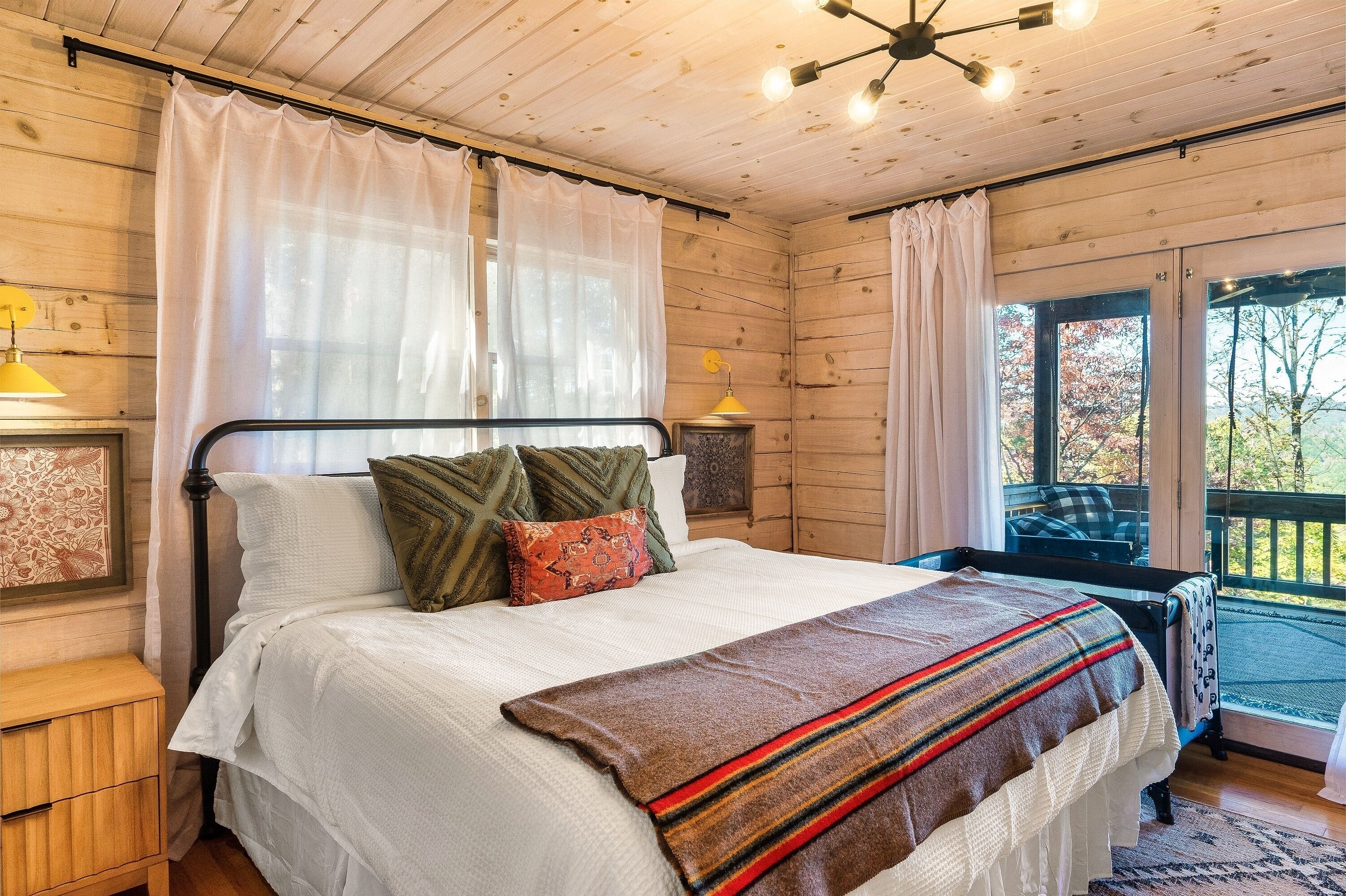 3 室のベッドルーム、デスク、アイロン / アイロン台、WiFi (無料)