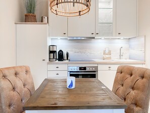 Fridge, oven, dishwasher, coffee/tea maker