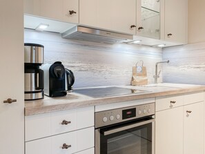 Fridge, oven, dishwasher, coffee/tea maker
