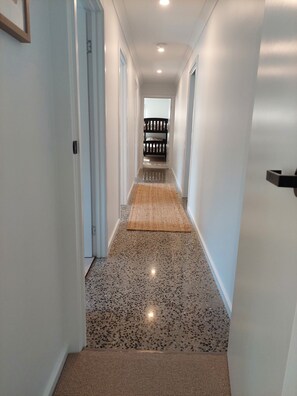 Interior - Cheeky Emu Spacious Family Accommodation Halls Gap (Halls Gap)