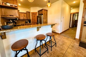 Fridge, microwave, oven, stovetop - Family Condo Getaway near Grand Targhee, Yellowstone, + Grand Teton (Driggs)