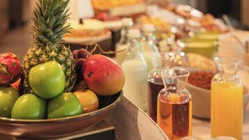 Dagelijks ontbijtbuffet (EUR 15 per persoon)