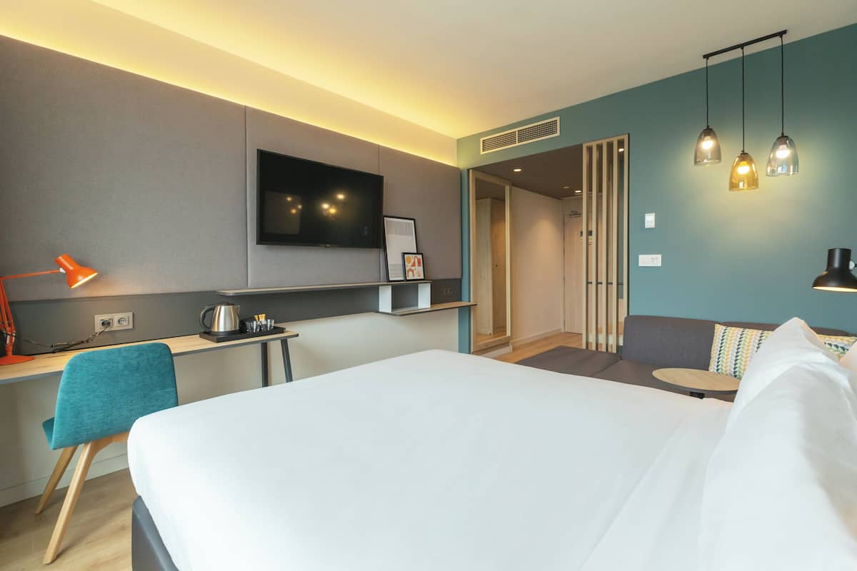1 bedroom, in-room safe, desk, laptop workspace
