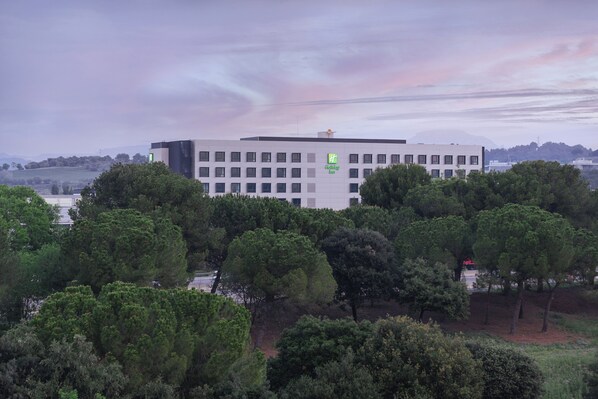 Exterior - Holiday Inn Barcelona-Sant Cugat by IHG (Sant Cugat del Valles)