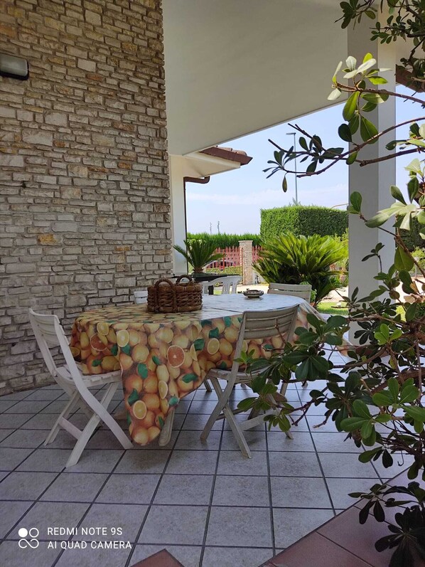 Outdoor dining